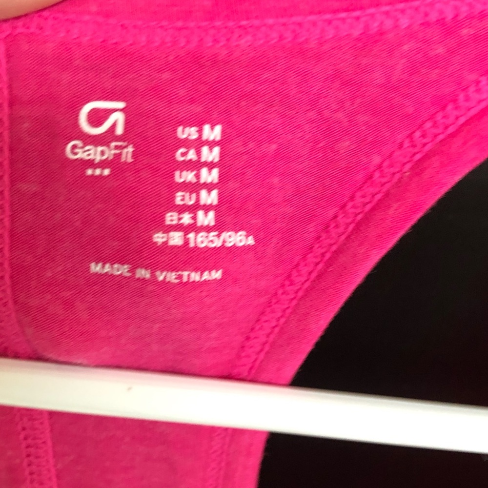 Gap fit athletic tank size medium - Picture 2 of 3